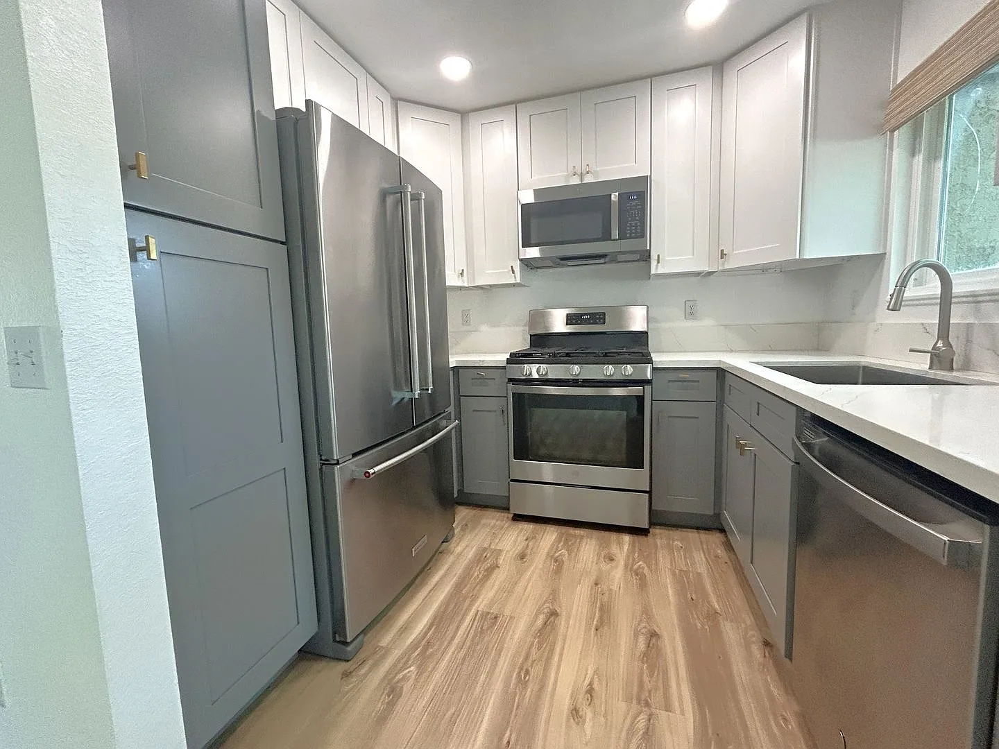 8325 Spring Desert Place Unit F Rancho Cucamonga 91730 (2 Bed / 2 Bath) — Photo 3