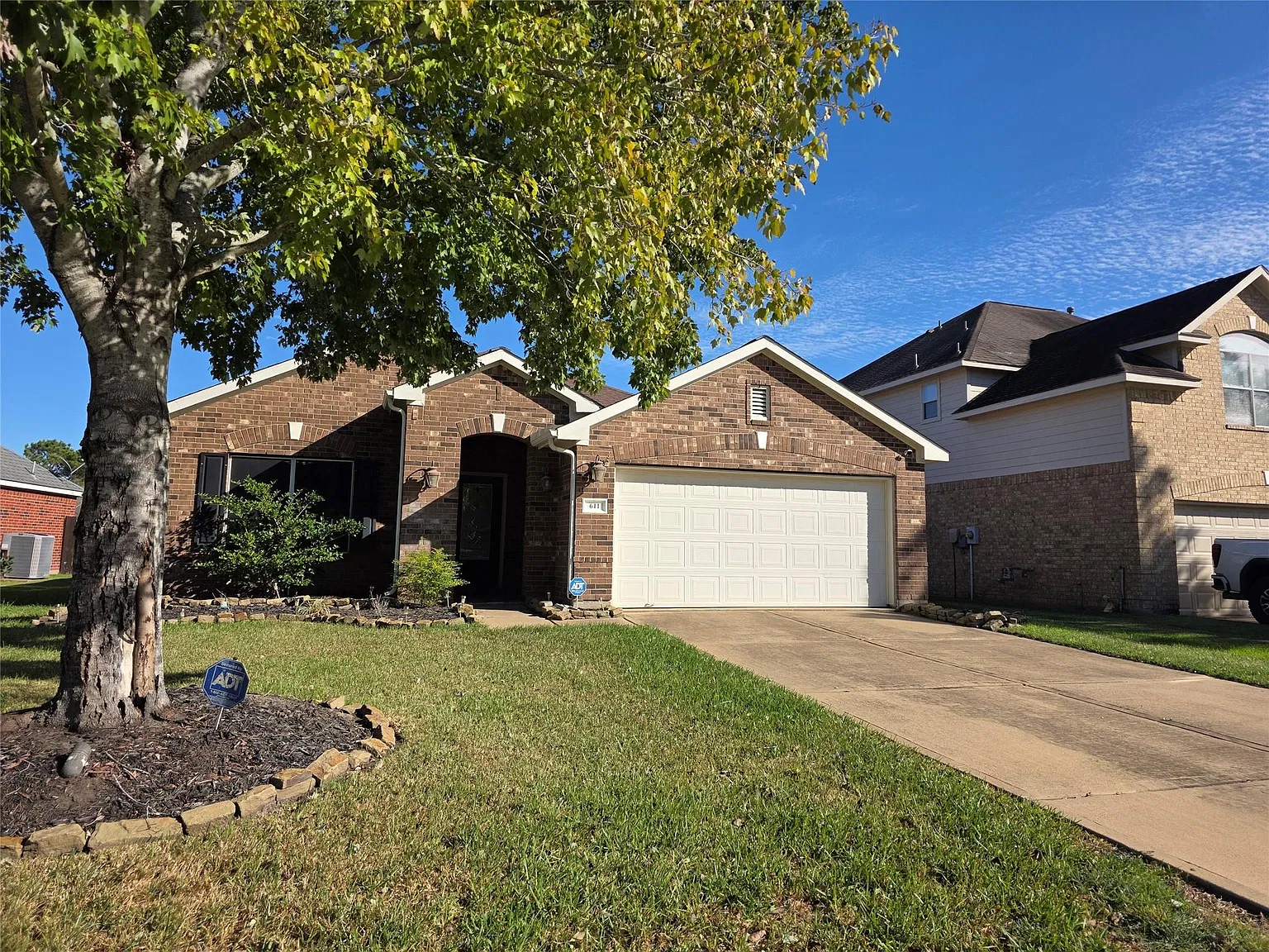 3 bed, 2.0 bath, 1796 sqft, $2,200 — Photo 2