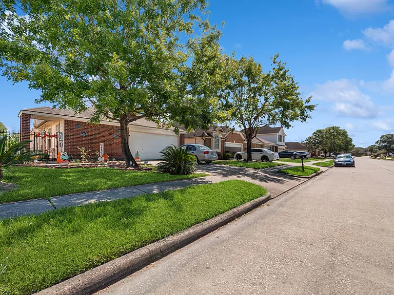 Sterling Green Village & Sheldon Ranch Apartments — Photo 27