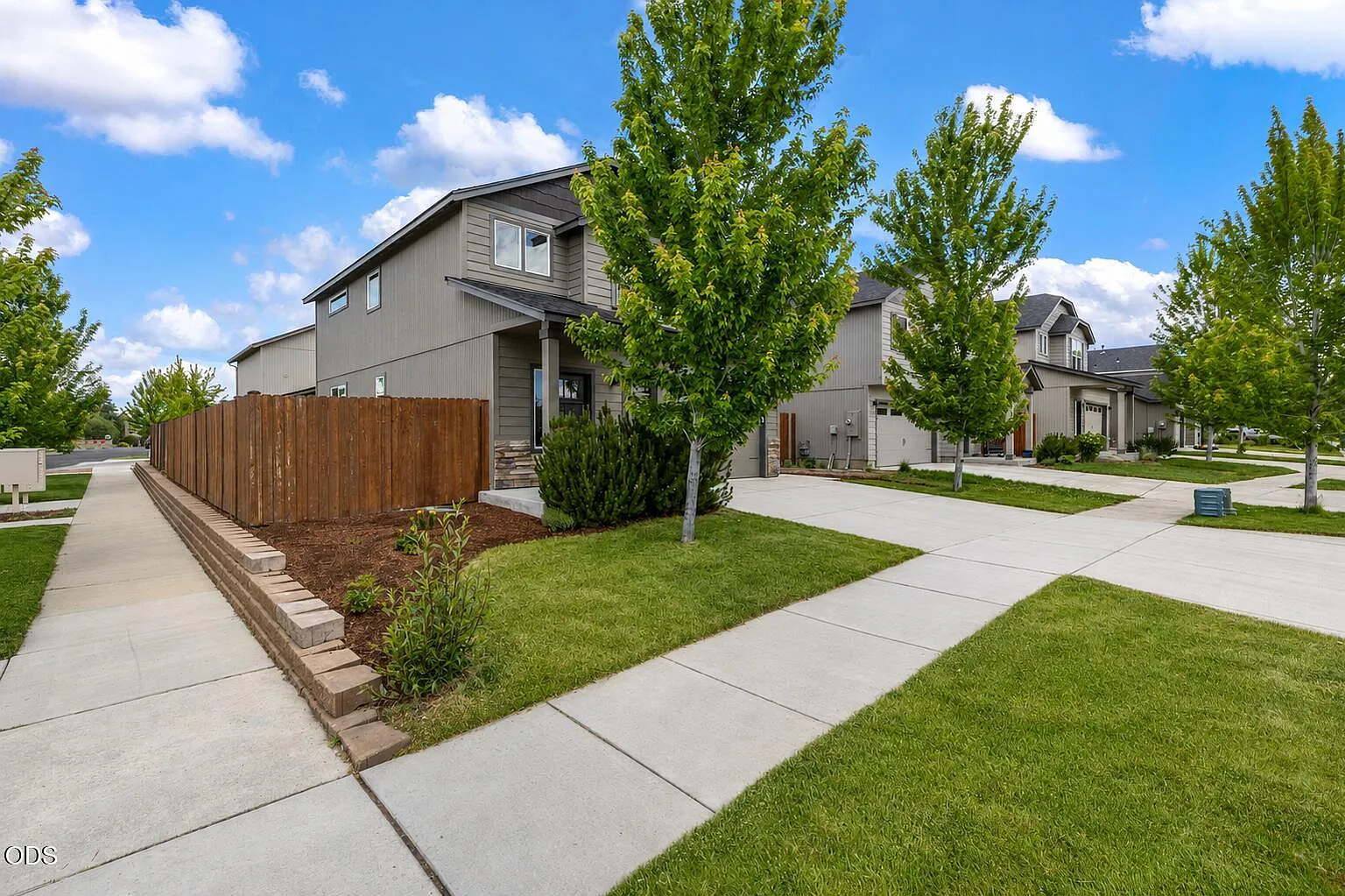 3 bed, 2.5 bath, 1818 sqft, $2,850 — Photo 3