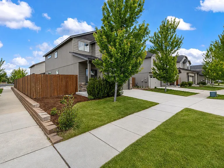 21154 Darnel Ave — Photo 3