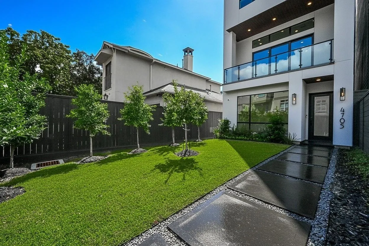3 bed, 3.5 bath, 3437 sqft, $8,100 — Photo 2