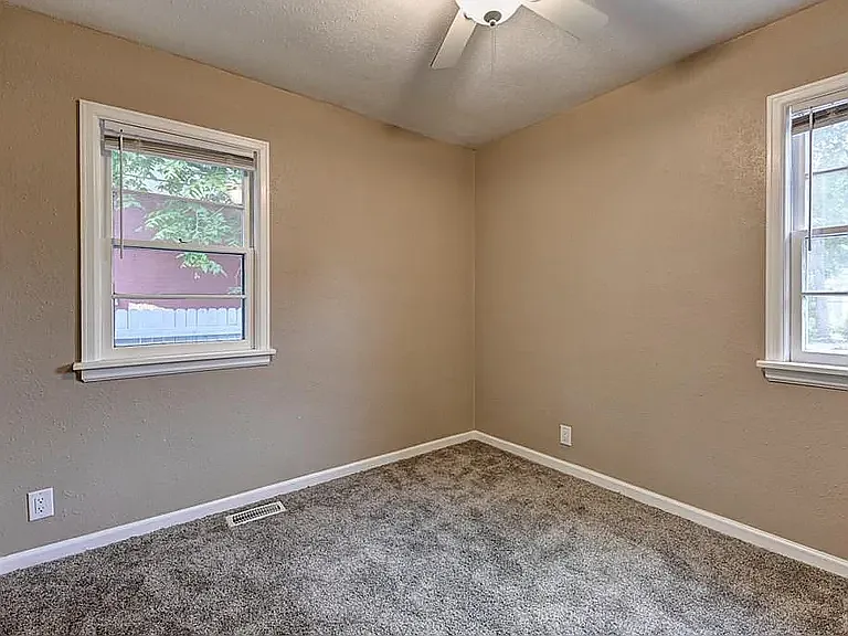1215 Berkley Ave — Photo 5