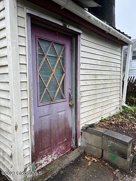 4th image of 105 Yale Street