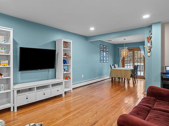 5th image of 1286 E Evergreen Dr