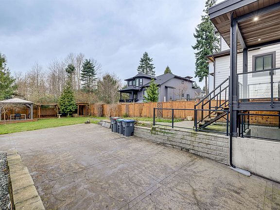 4th image of 2071 165th St