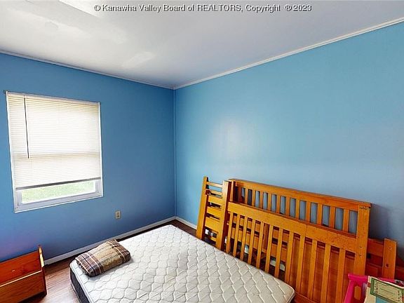 5th image of 107 Caroline Cir