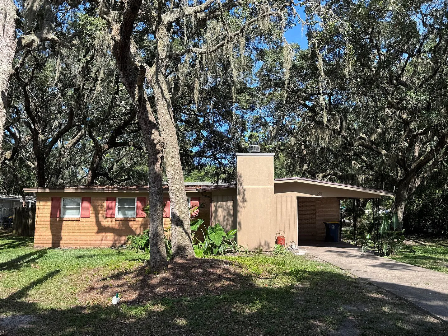 Island Charm on the North End 5 Minutes to the Beach & Historic Downtown! — Photo 1