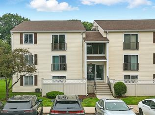 49 Village Brook Ln APT 2, Natick, MA 01760