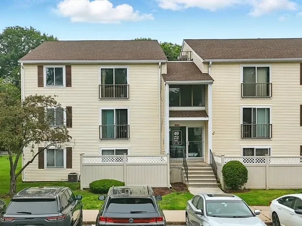 49 Village Brook Ln APT 2, Natick, MA 01760