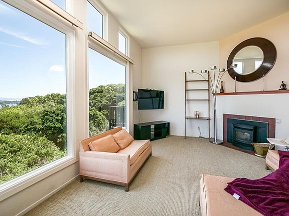 2nd image of 212 Bay Vista Cir