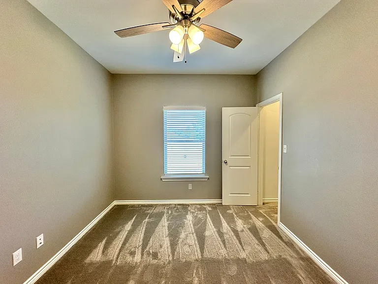 3 Bedroom 2.5 Bathroom Townhomes At Villa Rosa! Now Offering 1/2 Off First Full Months Rent! — Photo 14