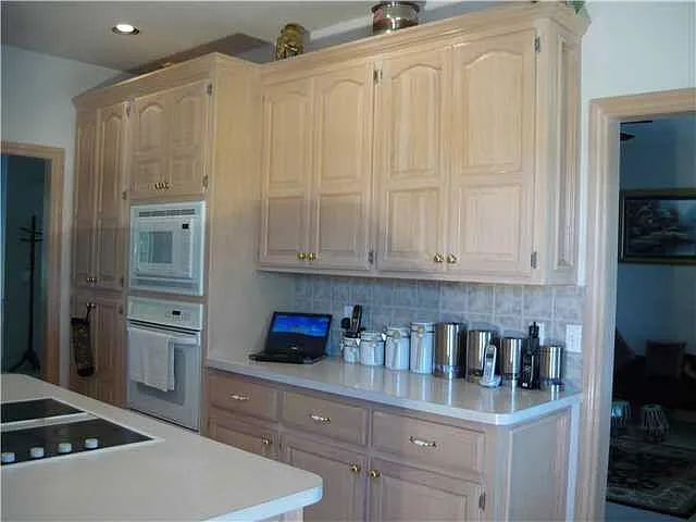 Kitchen - 14121 Canterbury Dr