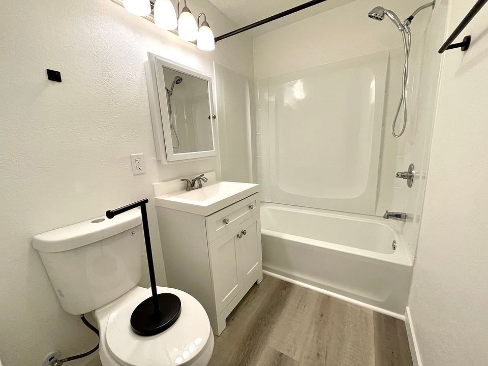 La Rae Apartments 5220 California Ave SW Seattle WA Zillow