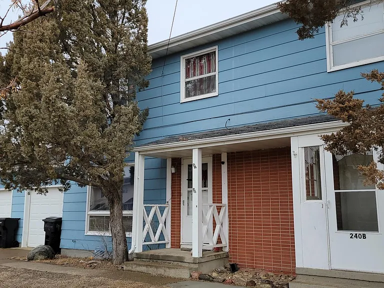 240 Country Club Blvd #B — Photo 2