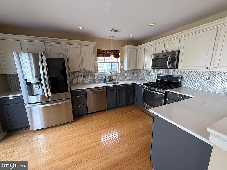 233 Fountayne Ln — Photo 11
