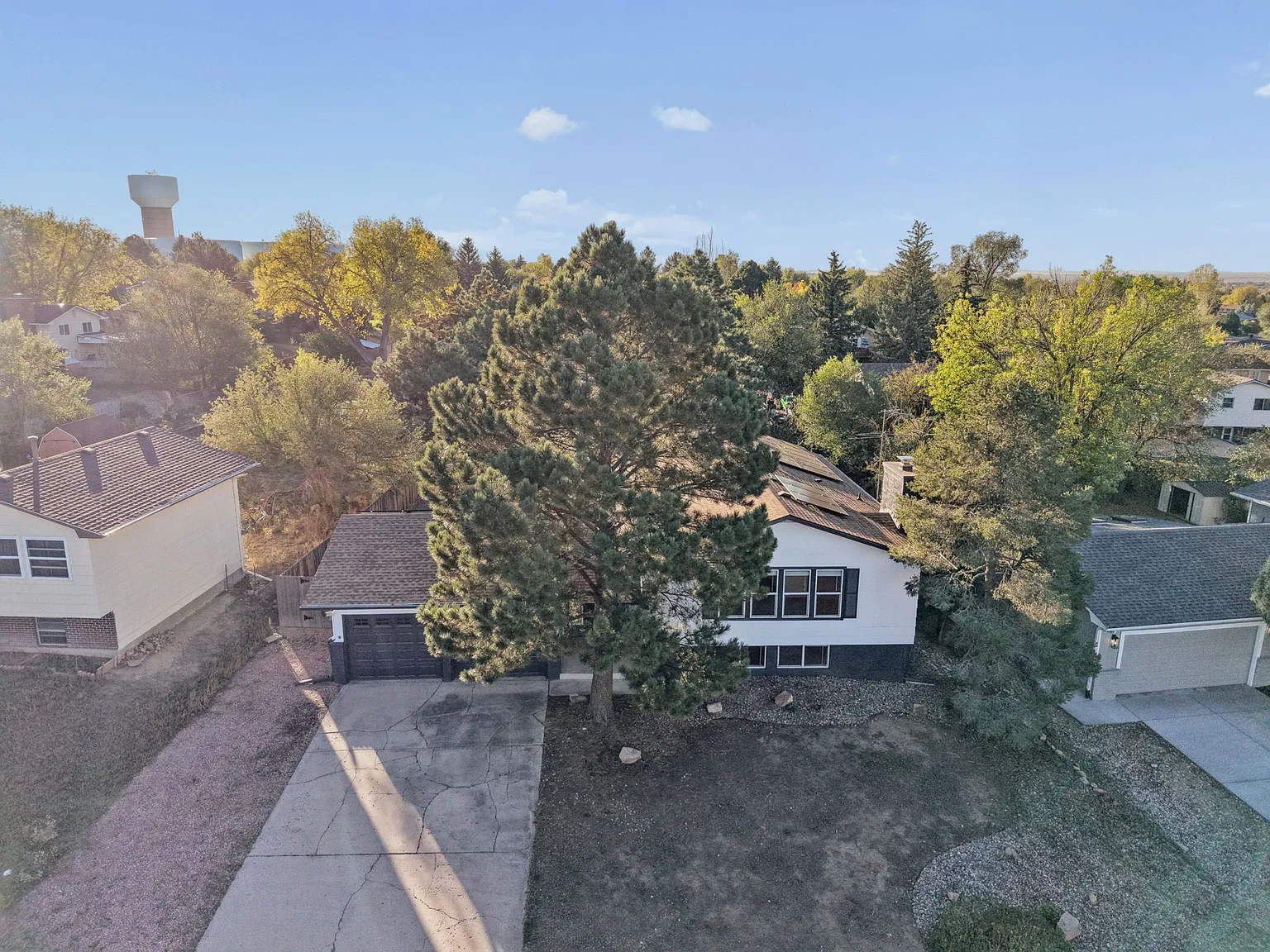 6 bed, 2511 sqft, $2,799 — Photo 4