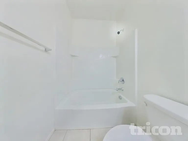 29300 W Clarendon Ave — Photo 14