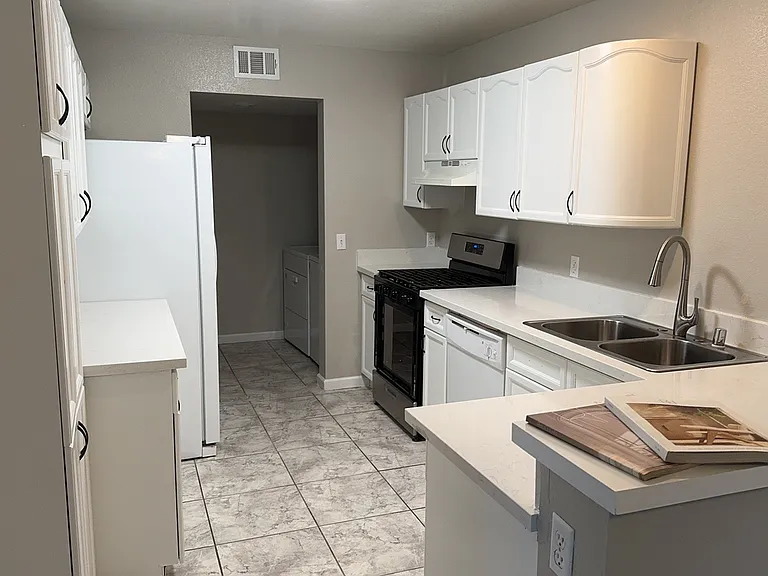 7908 Lisa Dawn Ave — Photo 11