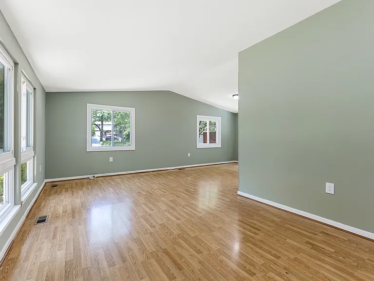 2231 Sanibel Dr — Photo 9