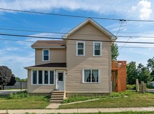 529 W Lincoln Ave #B, Hinckley, IL 60520