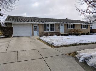 315 Scheurmann St, Essexville, MI