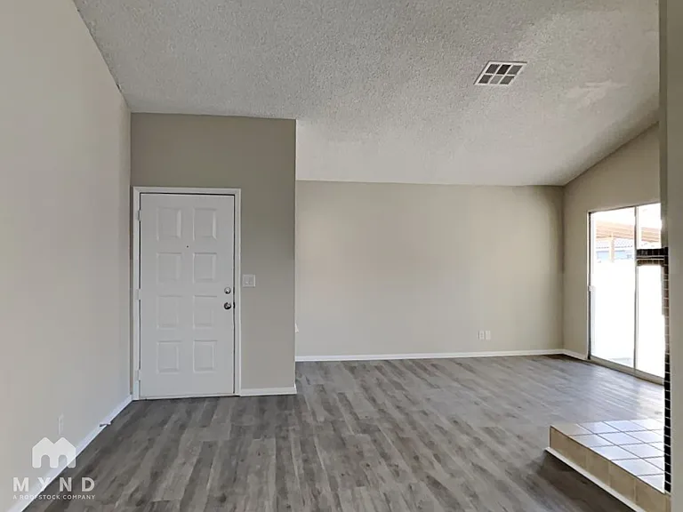 5825 Goodsprings Ct — Photo 6