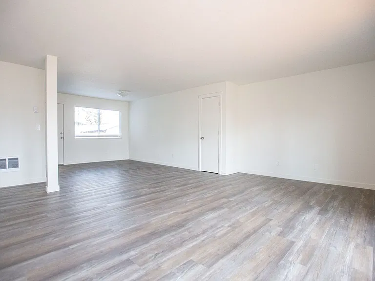 Gladstone Commons — Photo 15