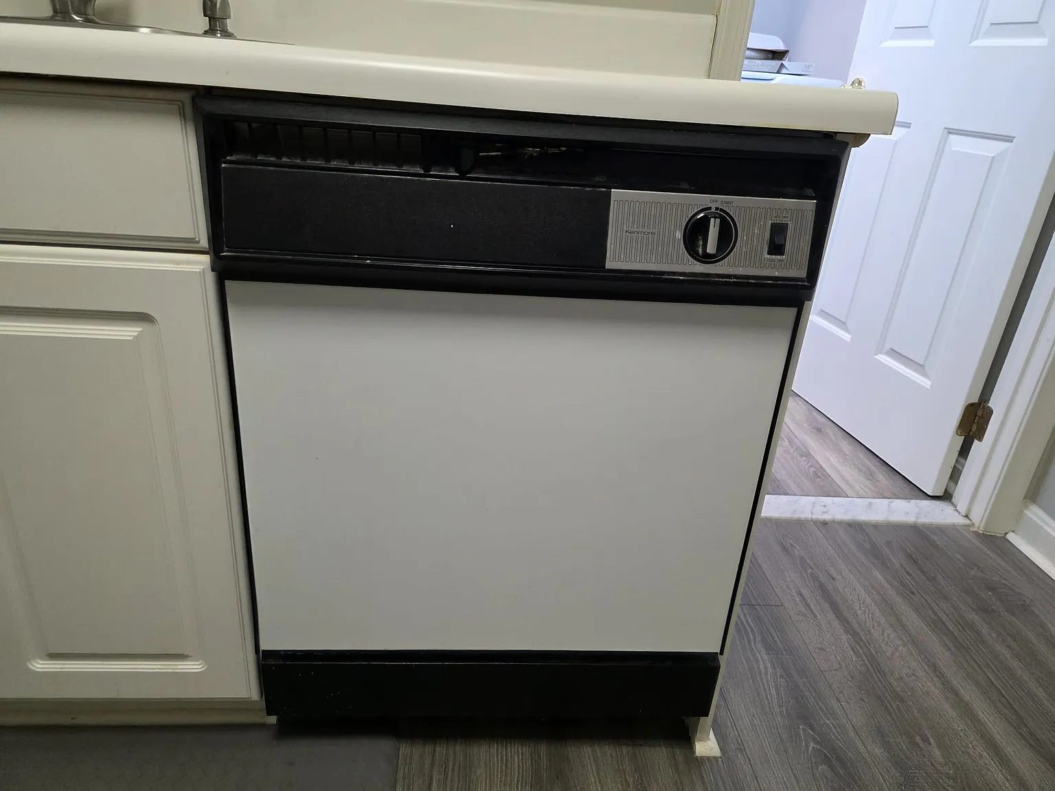 1 bed, 1200 sqft, $1,900 — Photo 3