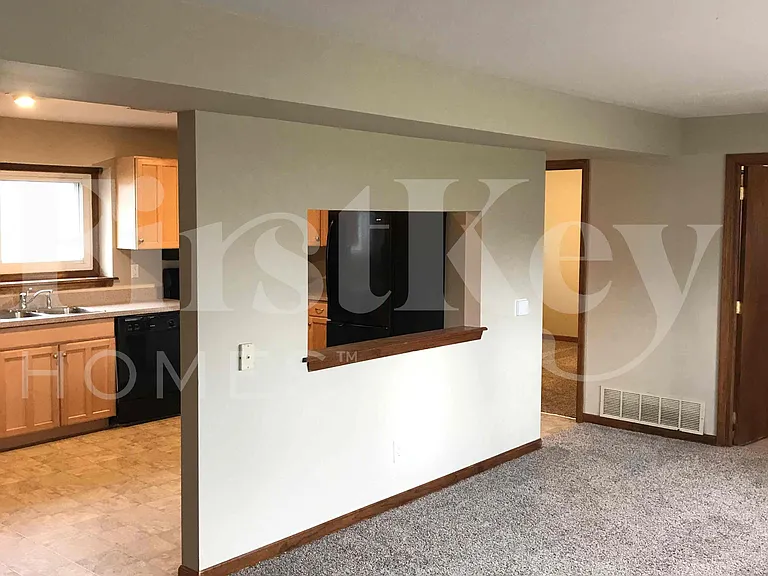 155 Berkshire Dr — Photo 9