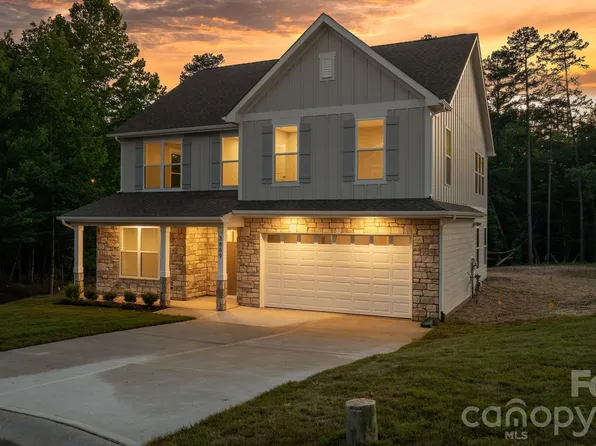 3869 12th Street Ct NE, Hickory, NC 28601