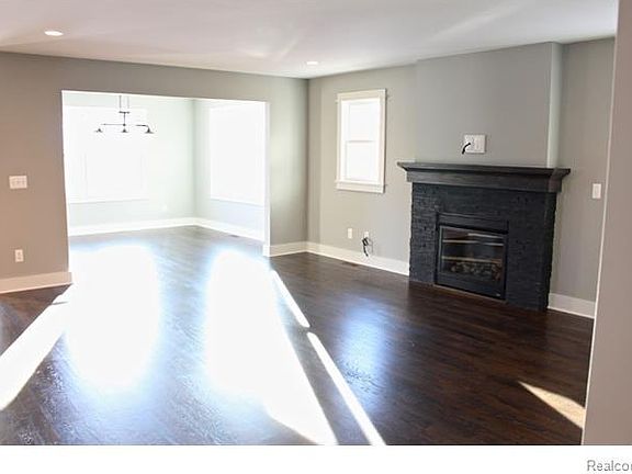 5th image of 131 N Connecticut Ave