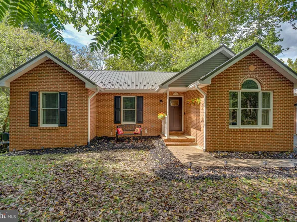 26 Cedar Creek Dr, Harpers Ferry, WV 25425