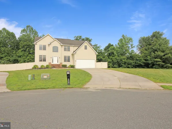 5 Chrysanthemum Ct, Sewell, NJ 08080