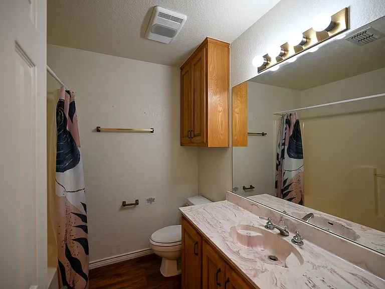 2951 N Trinity St — Photo 17