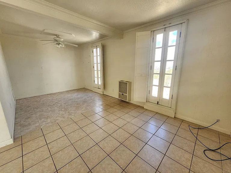 5762 Howard Way — Photo 6