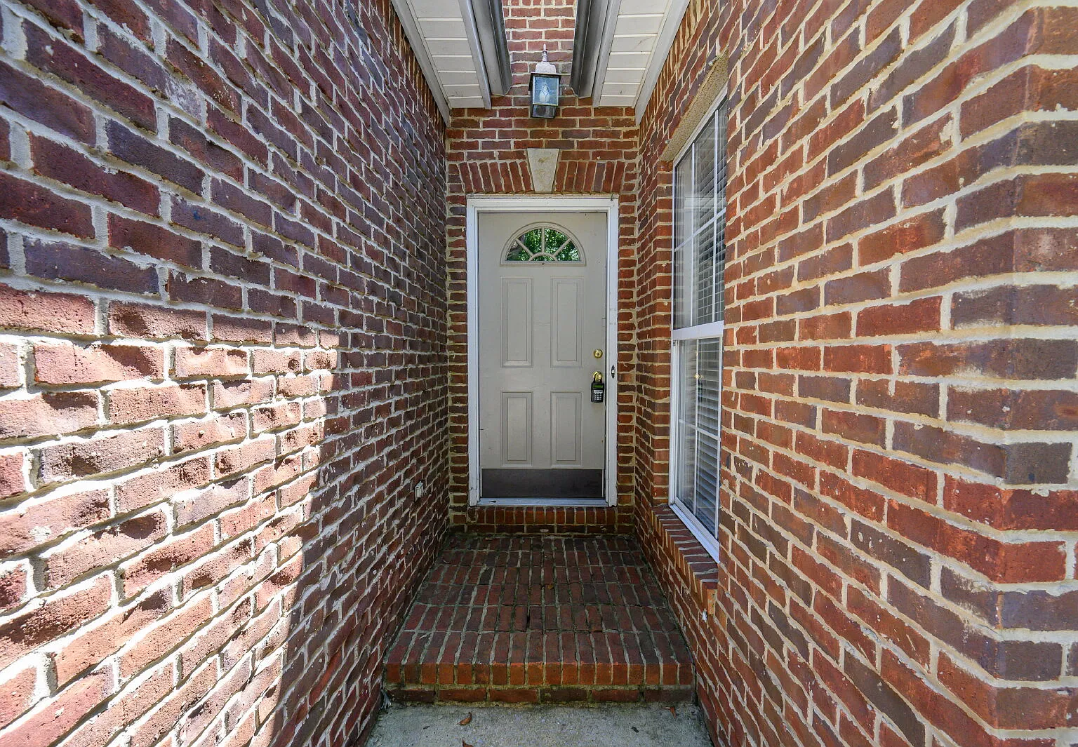 3 bed, 2.0 bath, 1944 sqft, $2,300 — Photo 3