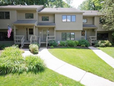 1034 Briarwood Dr, Fontana, WI, 53125