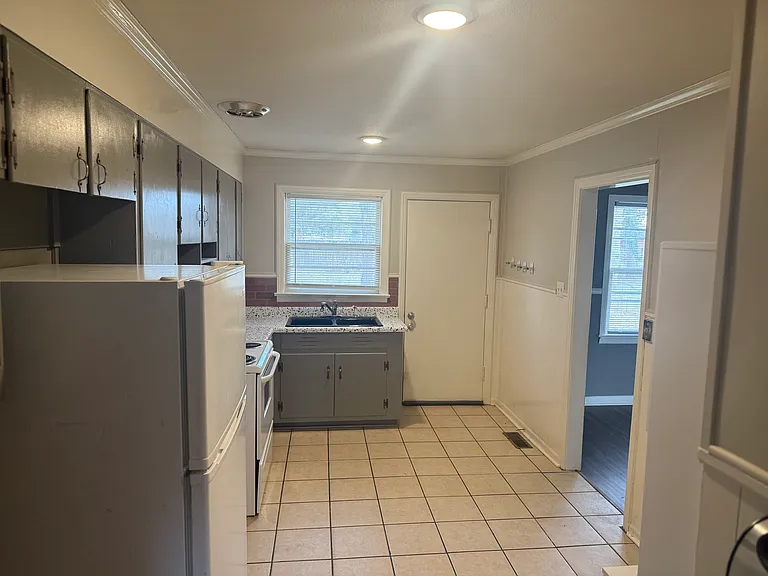 2602 Waltham Dr NE — Photo 13