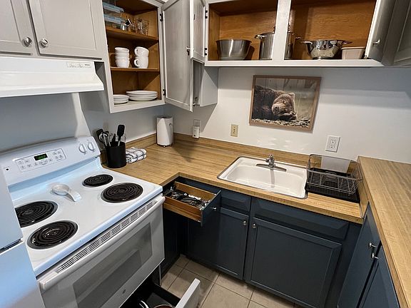 3rd image of 1260 York St APT 403