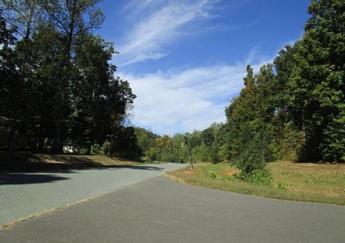2nd image of 2704 Siler Rd