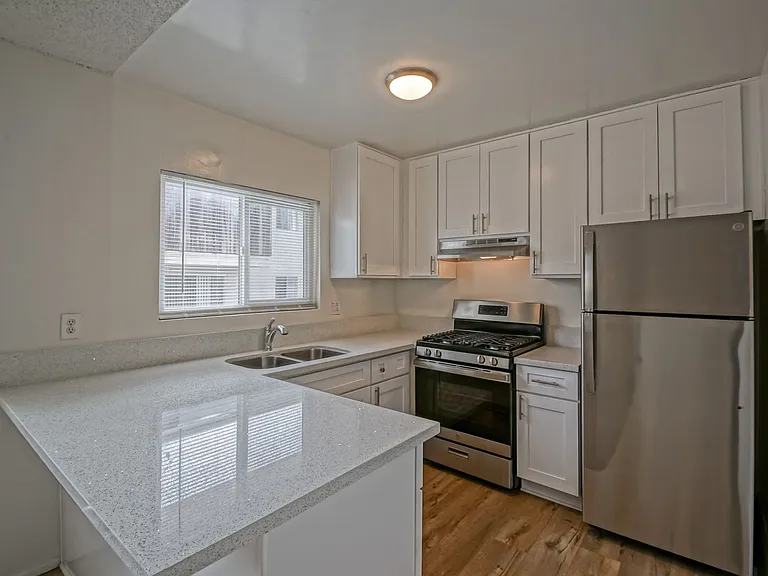 2307 Carnegie Ln — Photo 2
