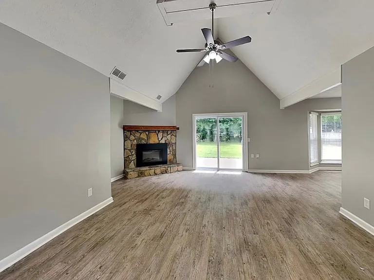 2621 Hereford Ct SW — Photo 4