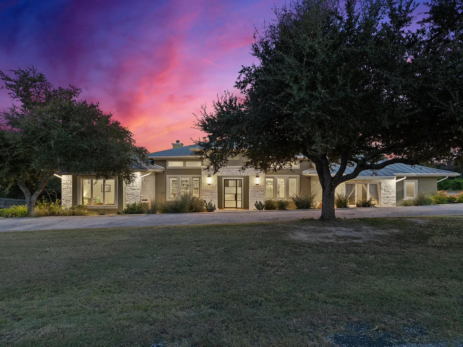 5 bed, 4521 sqft, $8,900 — Photo 3