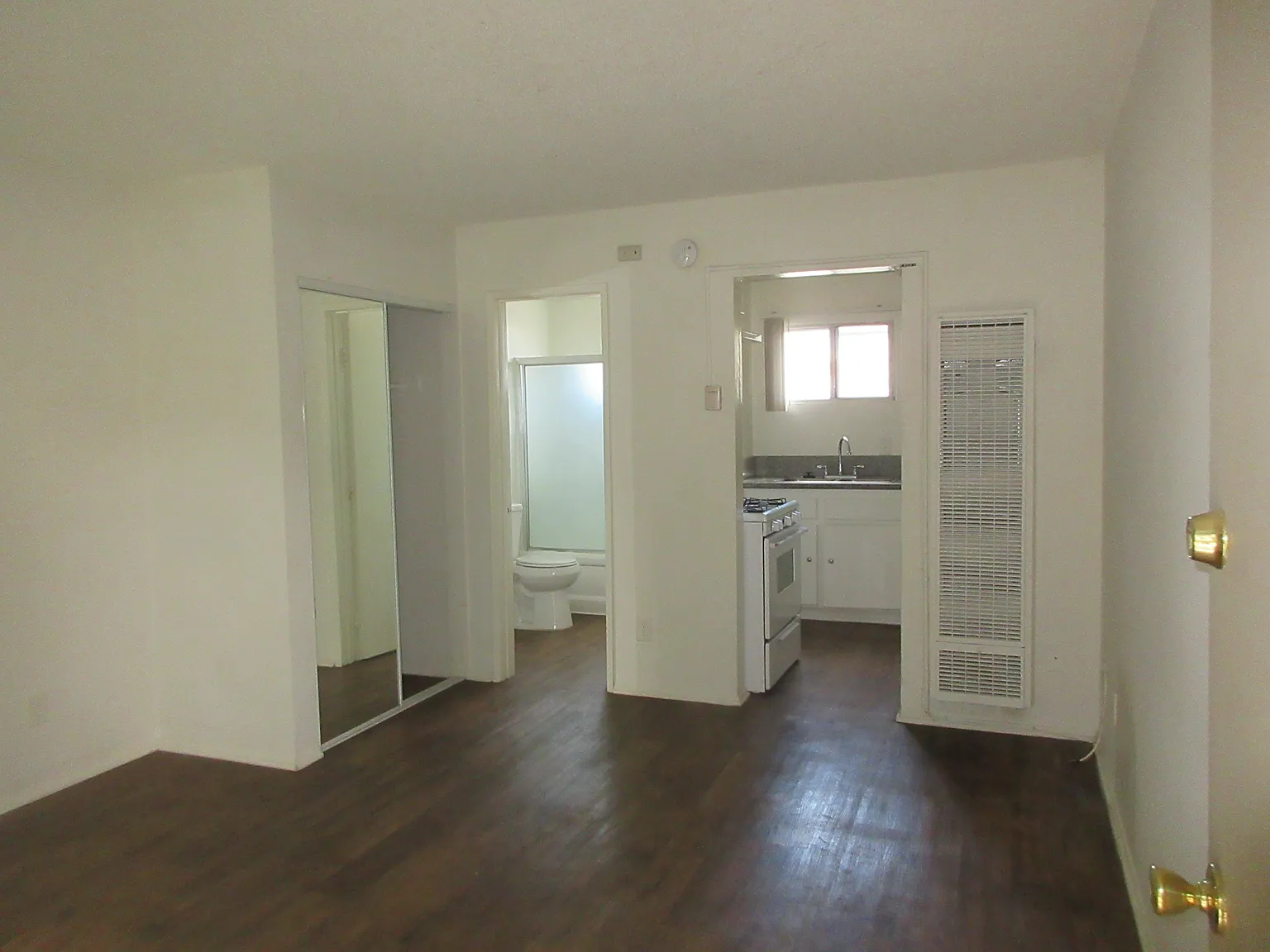 Studio, $1,300 — Photo 3