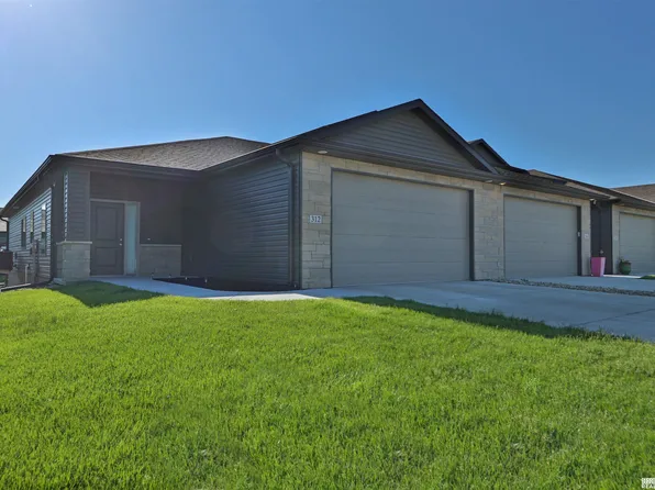 312 Half Moon Dr, Lincoln, NE 68527