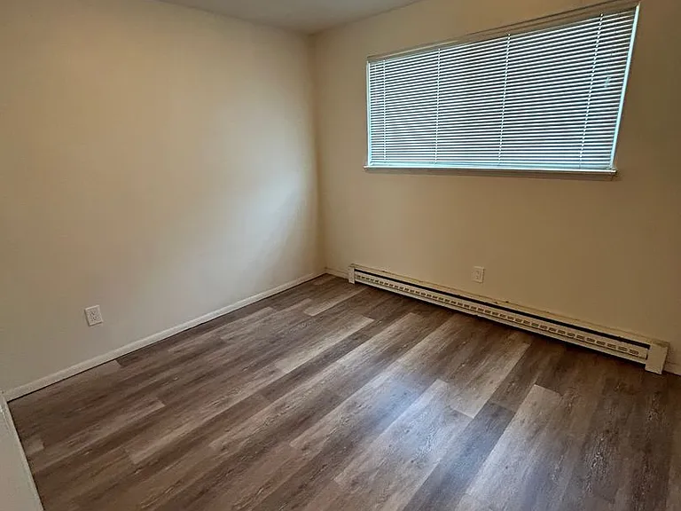 823 E Allyn St — Photo 9