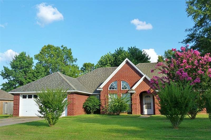 1st image of 1902 Woodway Dr
