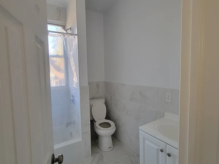 Sherwood Ave — Photo 2