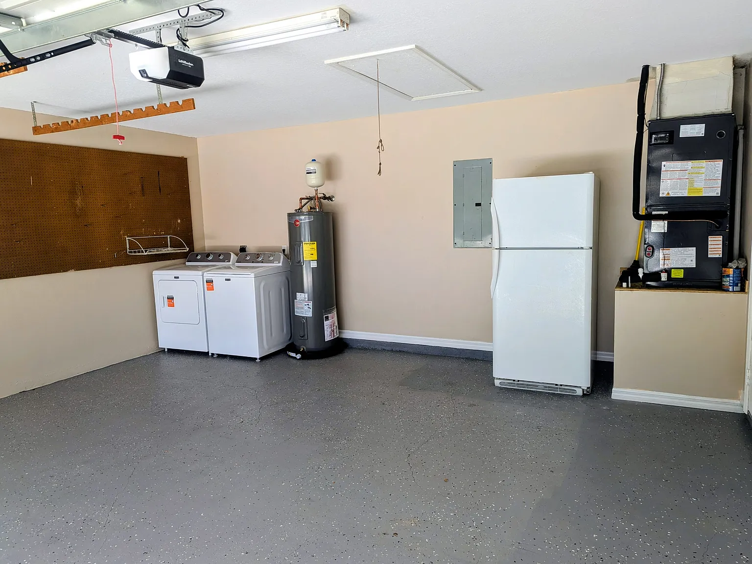 3 bed, 1268 sqft, $2,100 — Photo 4
